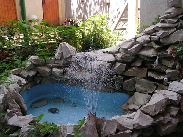 fountain to attract money